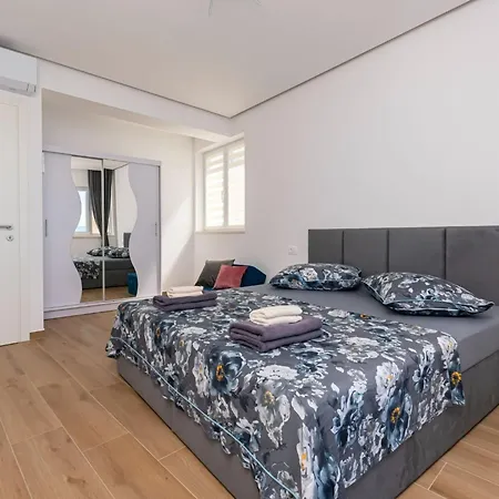 Apartmán Hope - Three-bedroom With Jacuzzi Stanko Dugi Rat