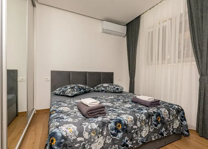 Hope - Three-bedroom With Jacuzzi Stanko * Dugi Rat